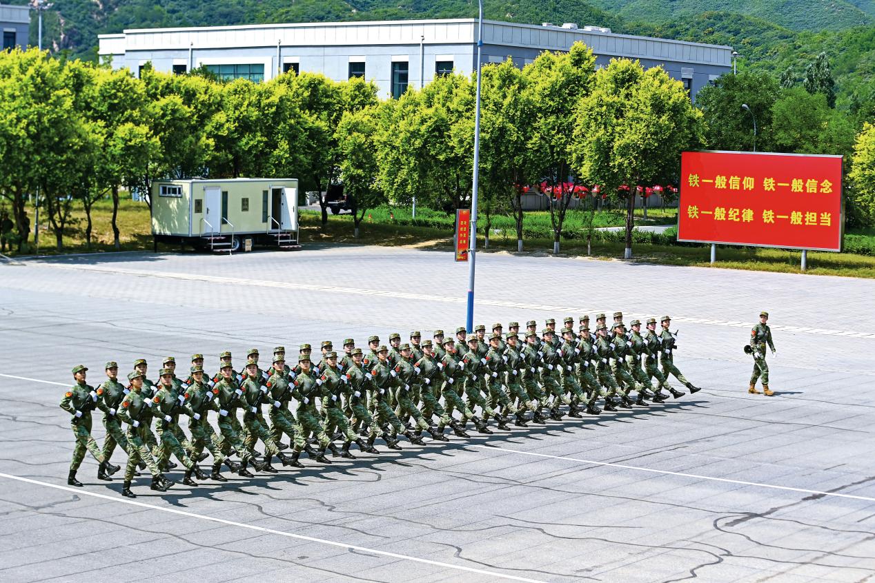 铿锵玫瑰阔步走在新征程上PG电子麻将胡了2模拟器(图2)