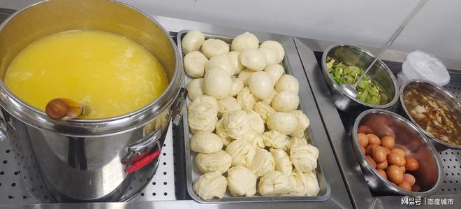 一份助老餐 从舌尖暖到心尖麻将胡了幸福生活照进高新(图5)