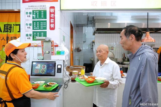 一份助老餐 从舌尖暖到心尖麻将胡了幸福生活照进高新(图6)