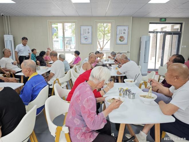 一份助老餐 从舌尖暖到心尖麻将胡了幸福生活照进高新(图7)